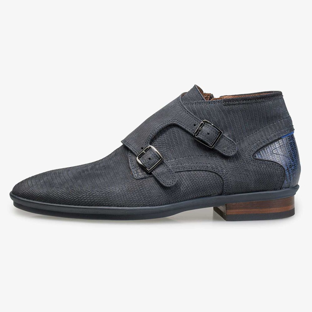 Mid-high blue leather buckled shoe