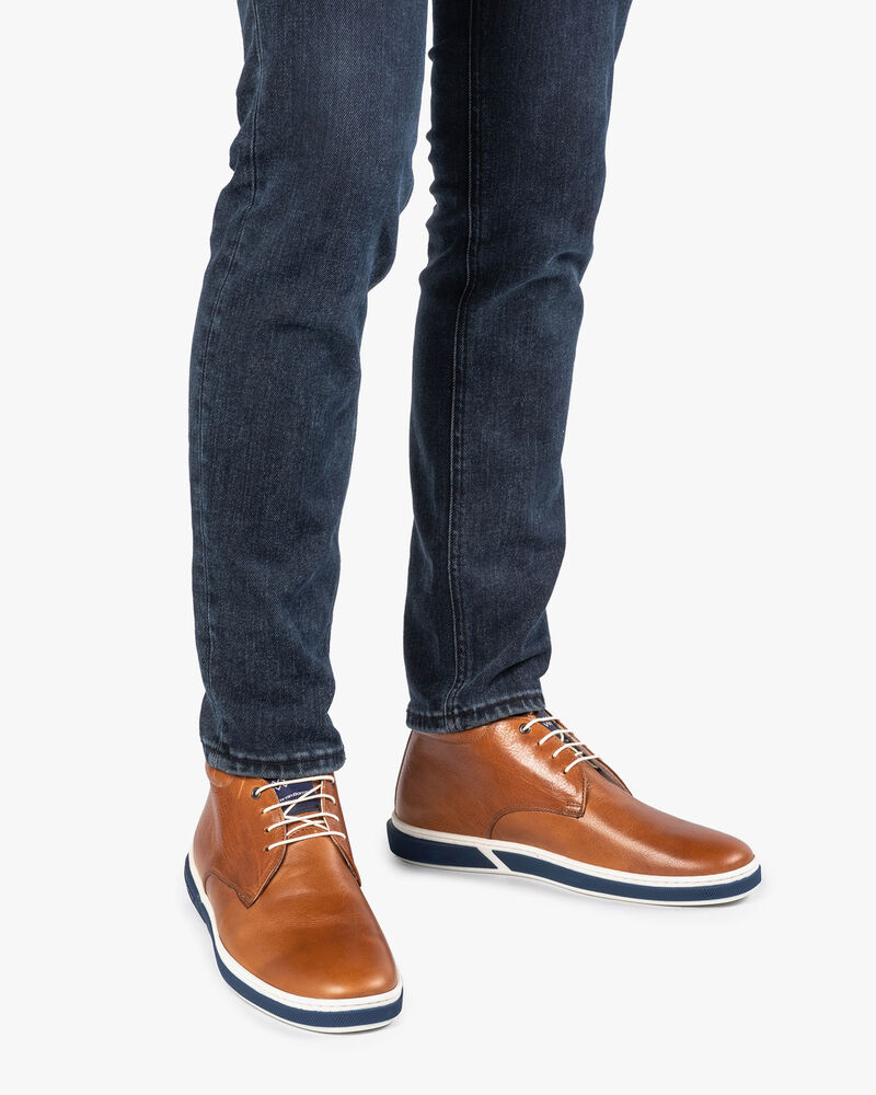 Cognacfarbener Schnürstiefel