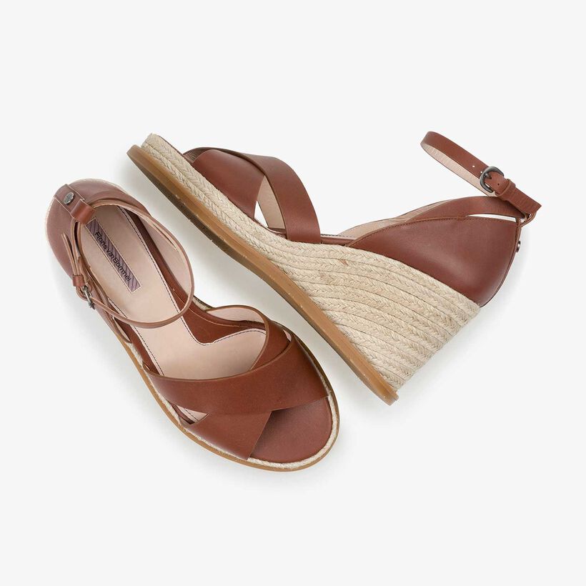 Cognac-coloured wedge-heel leather sandal