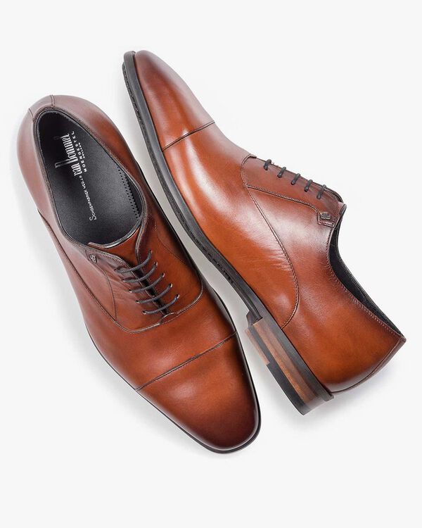 Cognacfarbener Schnürschuh
