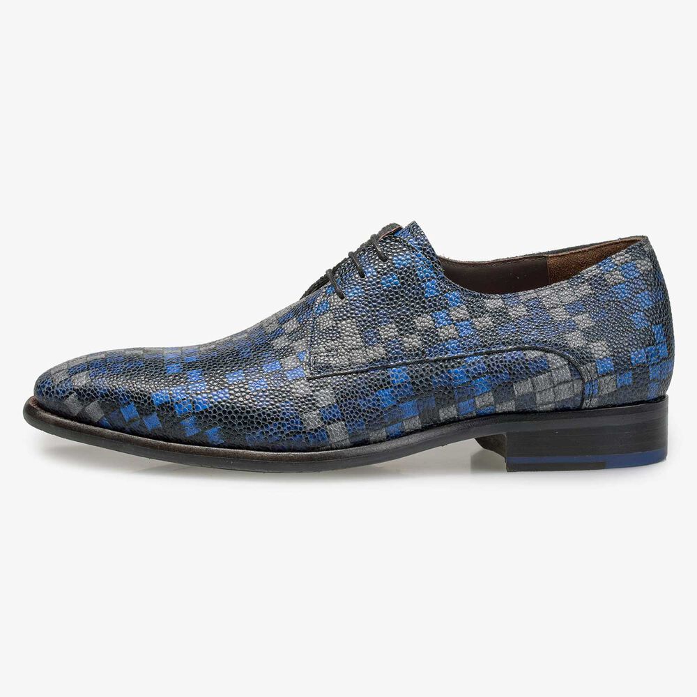 Blue lace shoe with graphic print