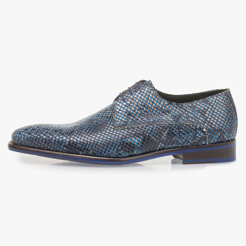 Blue lace shoe with snake print