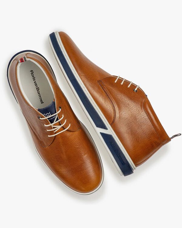 Cognacfarbener Schnürstiefel