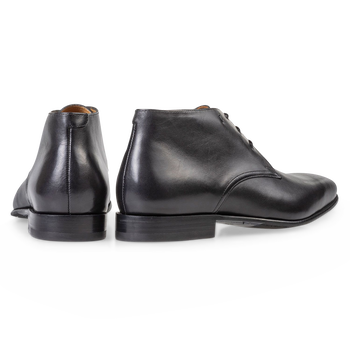 Schwarzer Kalbsleder-Schnürschuh