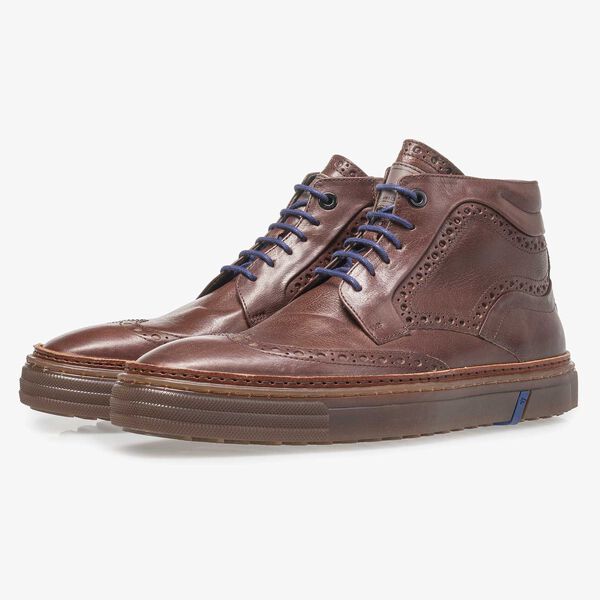 Mid-high, lined brogue sneaker