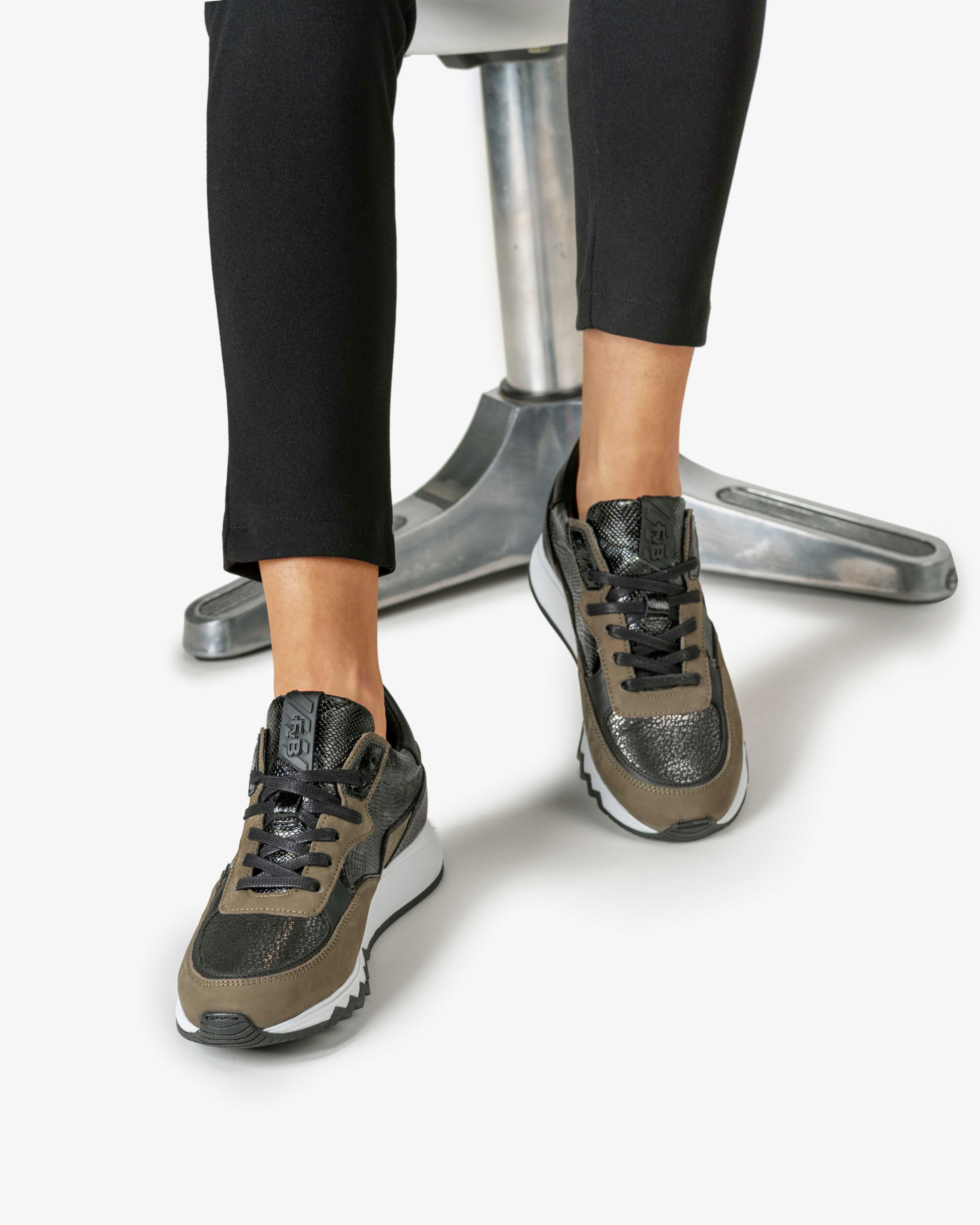 Nineti nubuck leather green SFW-10060-50-01 | Floris van Bommel Women®