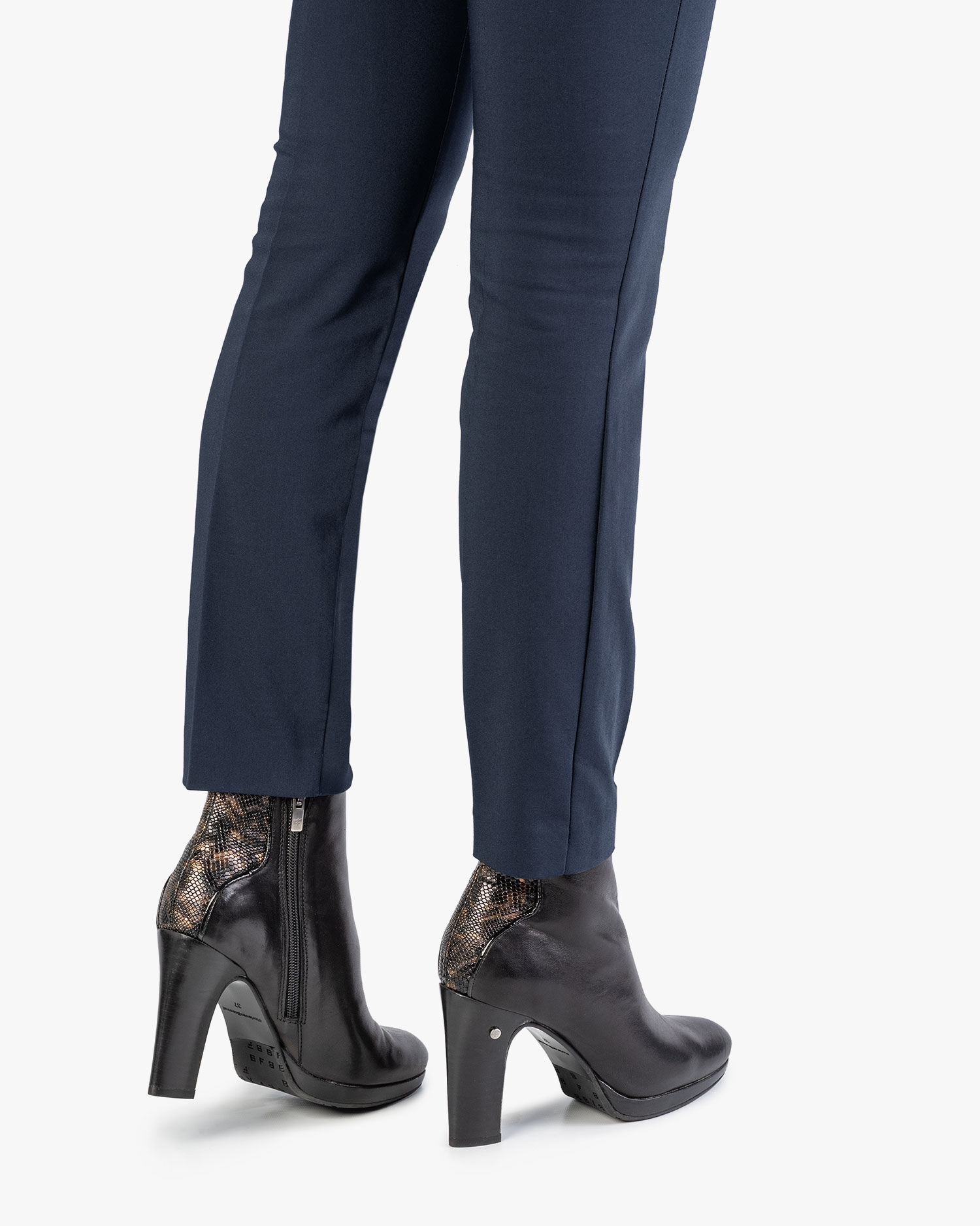 Black nappa leather ankle boot 85656/01 | Floris van Bommel Women®