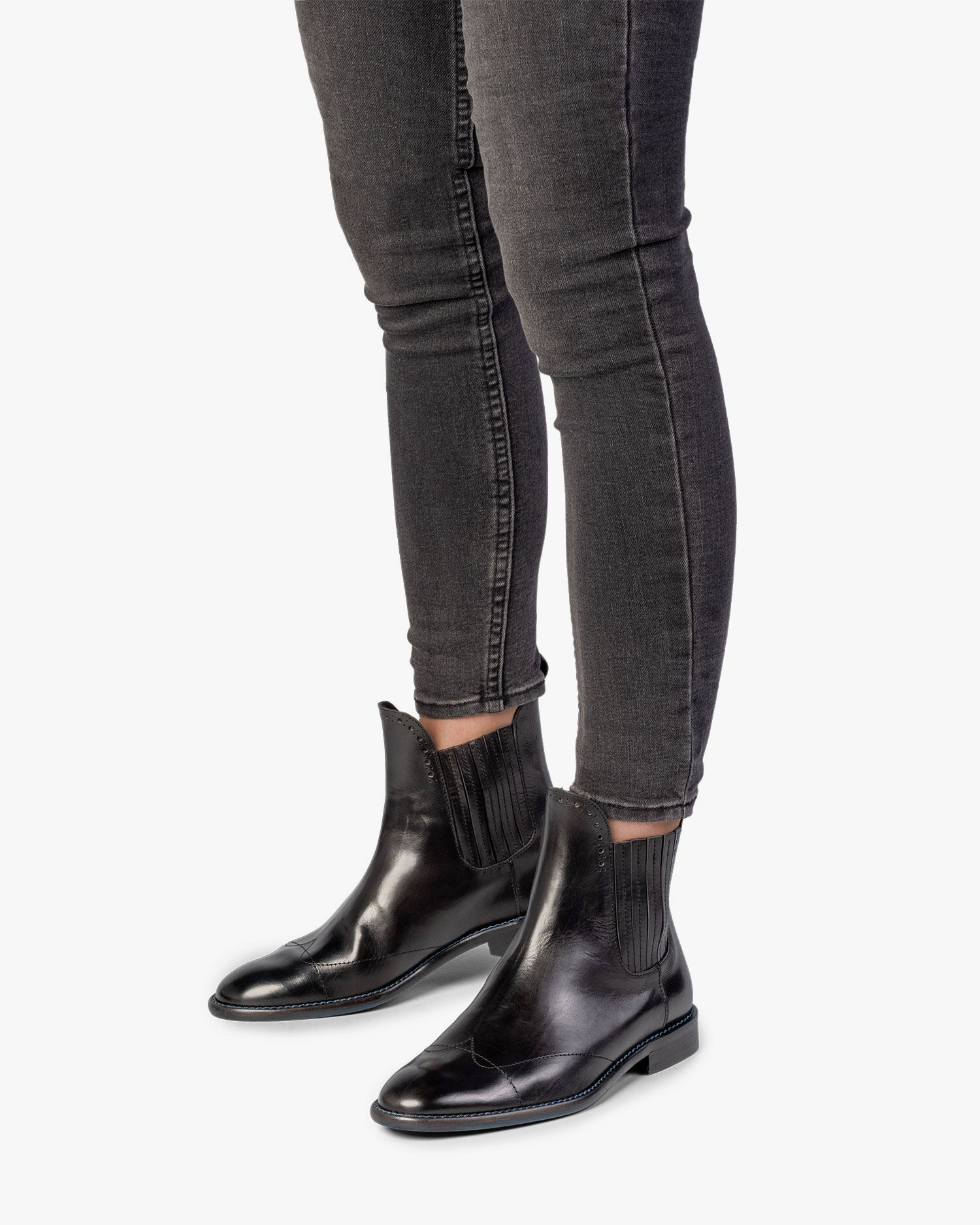 Black calf leather Chelsea boot 85601/01 | Floris van Bommel Official®