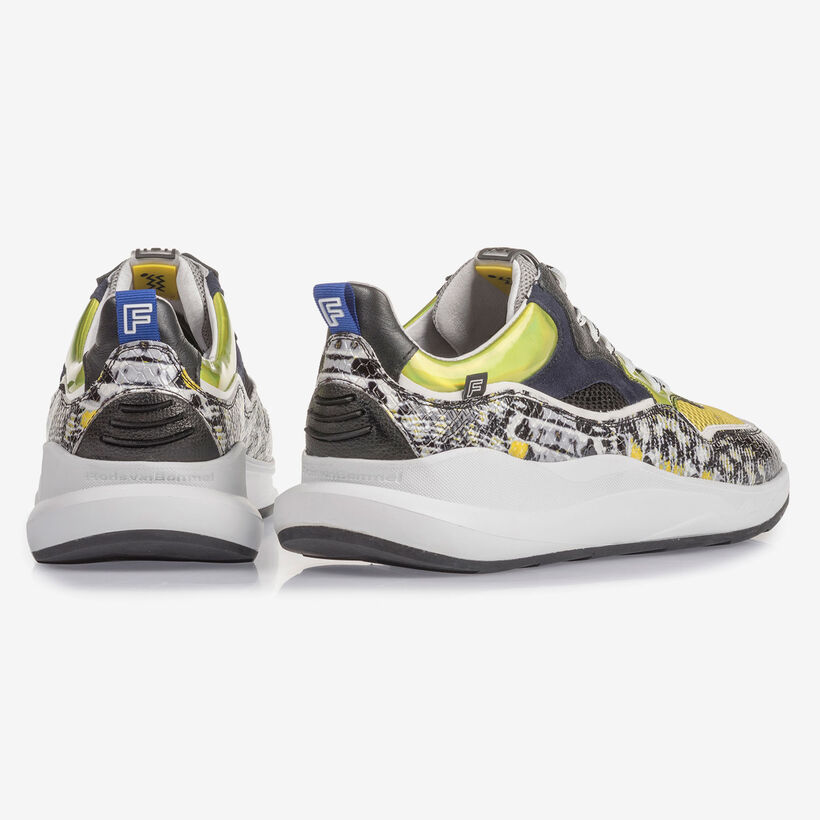 Mehrfarbiger Sneaker mit grau-gelbem Print