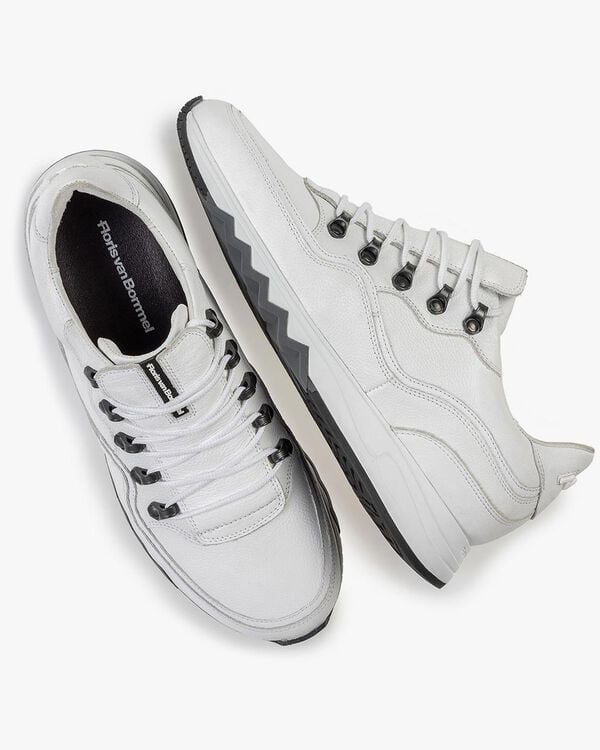 Sneaker with structured pattern white