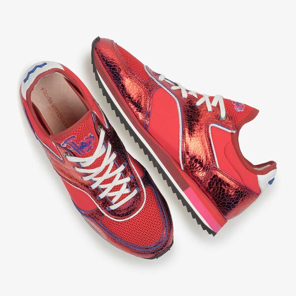 Roter Metallic Leder-Sneaker mit changierendem Effekt