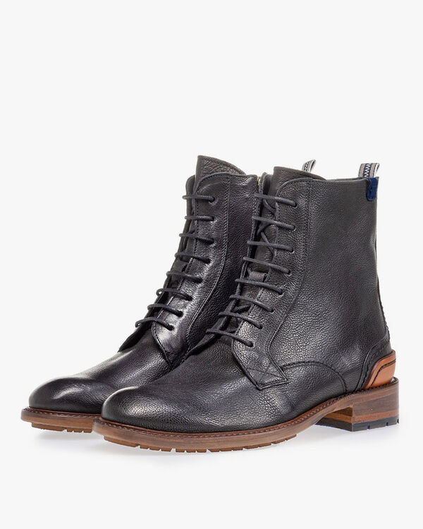 Lace boot black calf leather