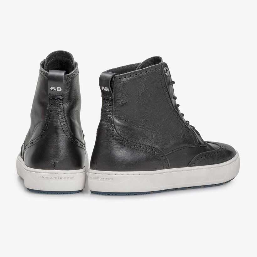 Black mid-high nappa leather sneaker