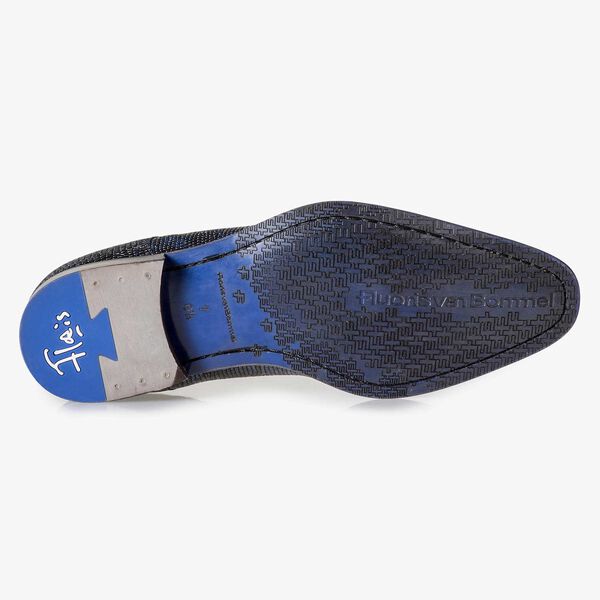 Schwarzer Premium-Schnürschuh mit blauem Metallicprint