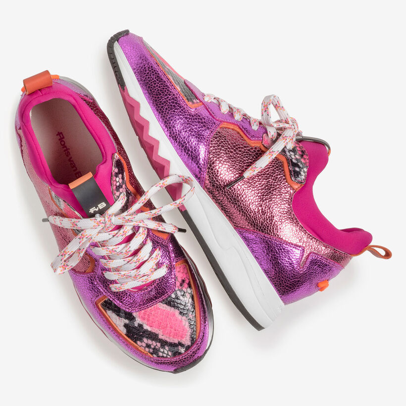 Sneaker mit rosa-rotem Metallic-Print