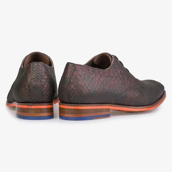 Leather lace shoe with snake print and orange outsole