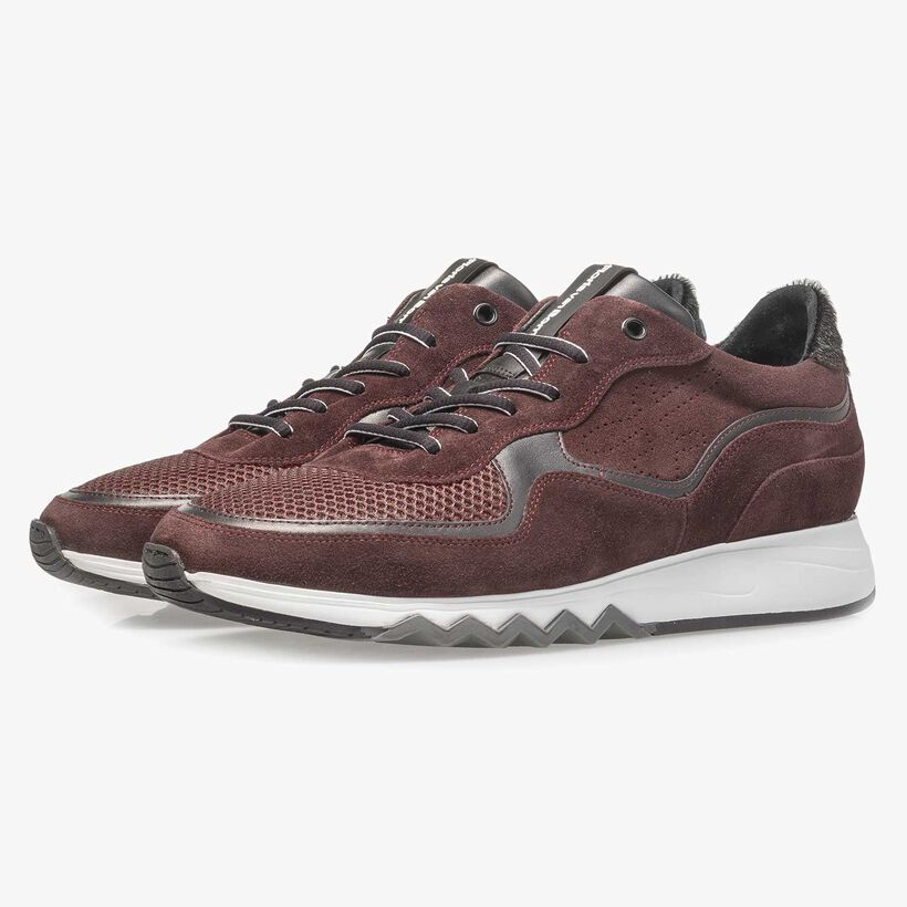 Roter Wildleder-Sneaker