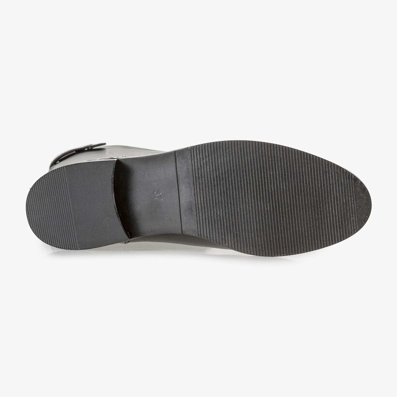Hoher schwarzer Kalbsleder-Stiefel