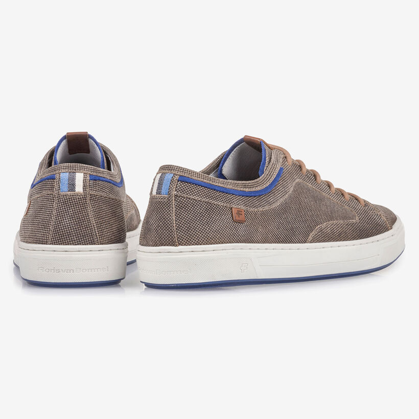 Brown suede leather lace shoe with print