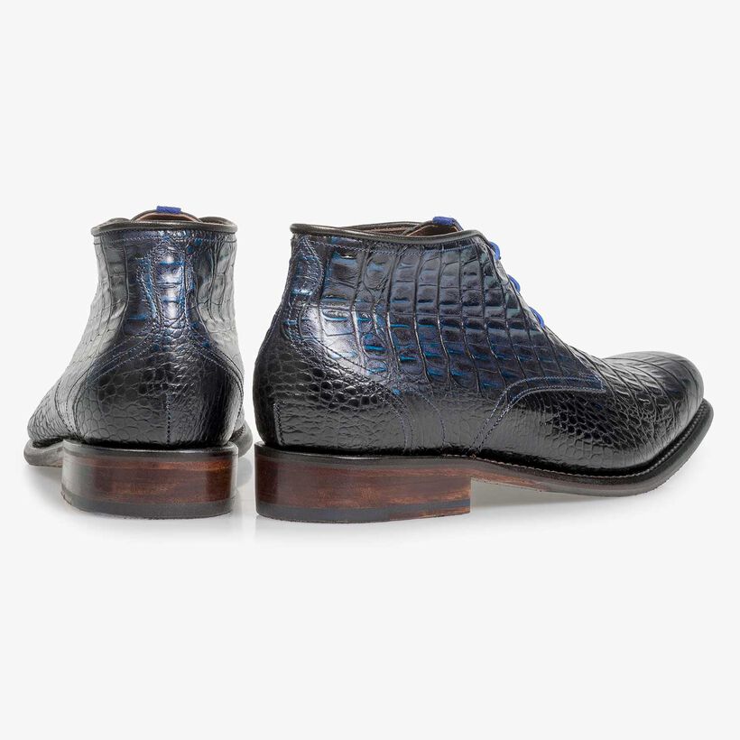 Blauer Leder-Schn&uuml;rstiefel mit Krokoprint