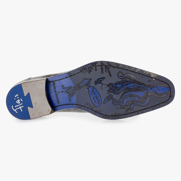 Grau-brauner Schn&uuml;rschuh mit Schlangenprint