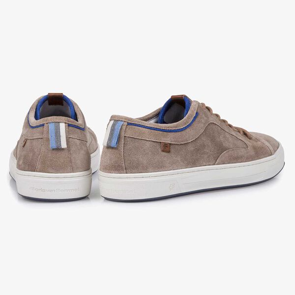 Taupefarbener Sneaker aus gewaschenem Wildleder