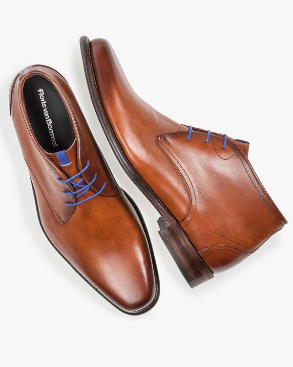 Dark cognac-coloured calf leather lace boot