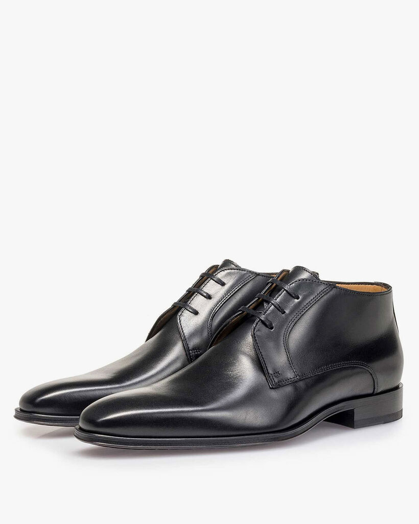Lace boot calf leather black