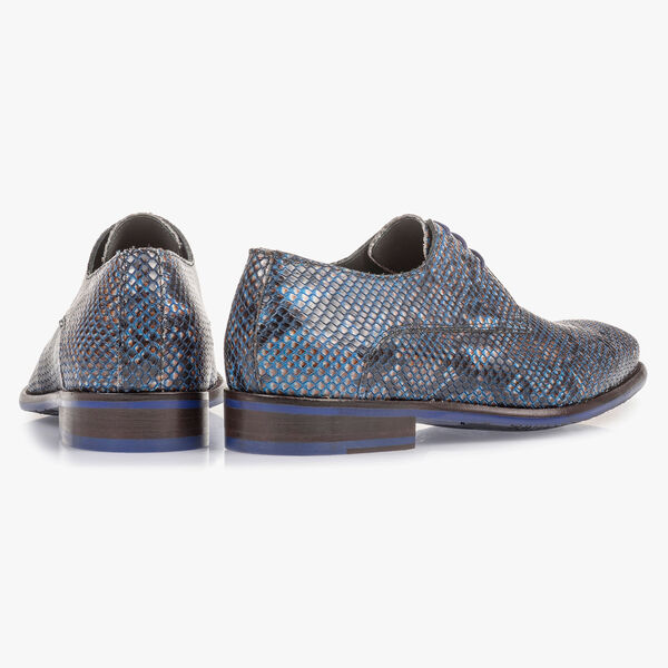Blauer Schn&uuml;rschuh mit Schlangenprint
