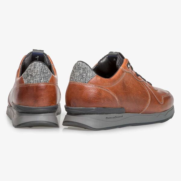 Cognacfarbener Kalbsleder-Sneaker