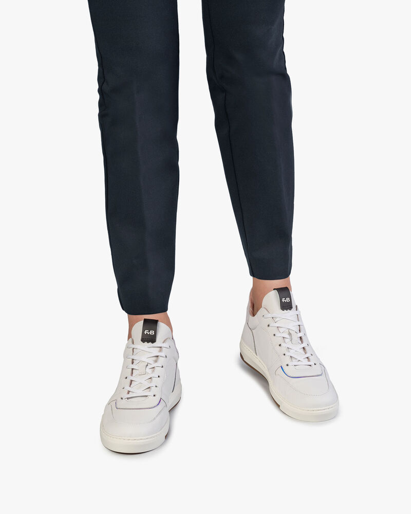 Weisser Leder-Sneaker mit Print