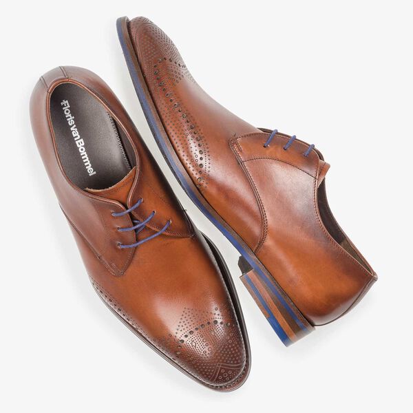 Dunkler cognacfarbener Kalbsleder-Schn&uuml;rschuh