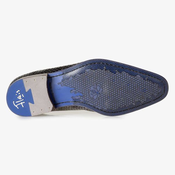 Grauer Kalbsleder-Schn&uuml;rschuh mit Metallicprint