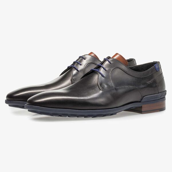 Black calf leather lace shoe