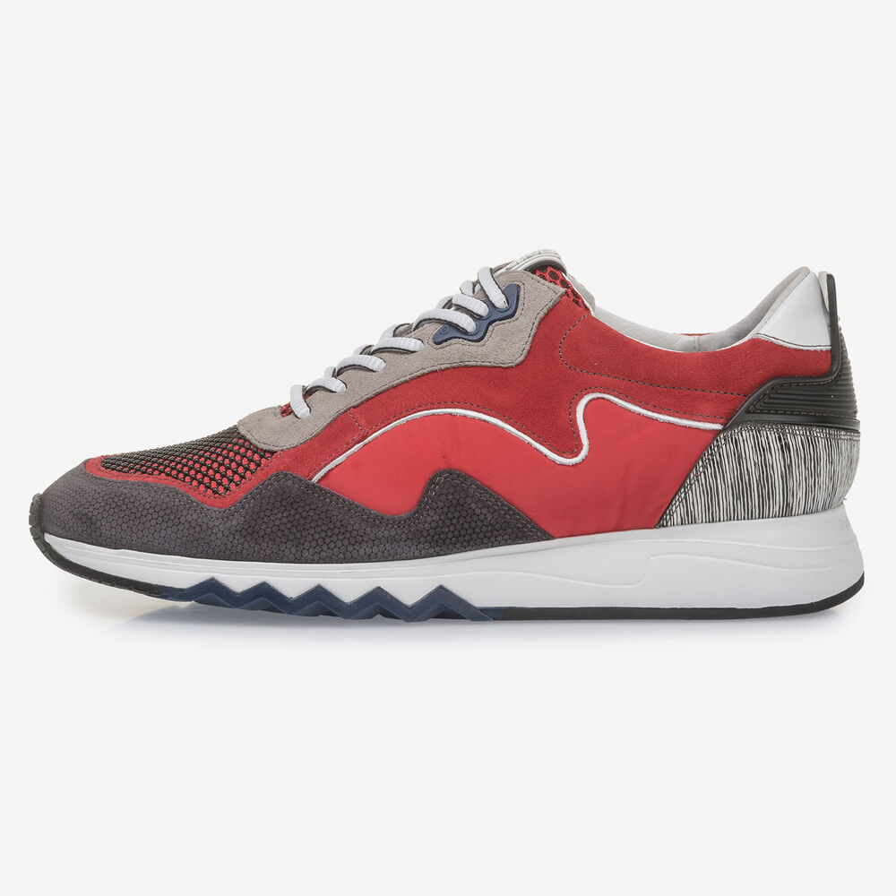 Roter Wildleder-Sneaker