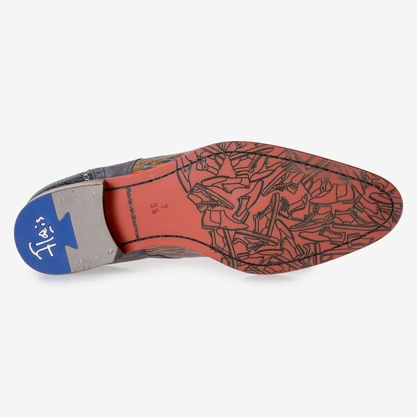 Blau-roter Schn&uuml;rschuh mit Eidechsenprint