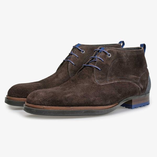 Dunkelbrauner Schn&uuml;rstiefel aus Kalbswildleder