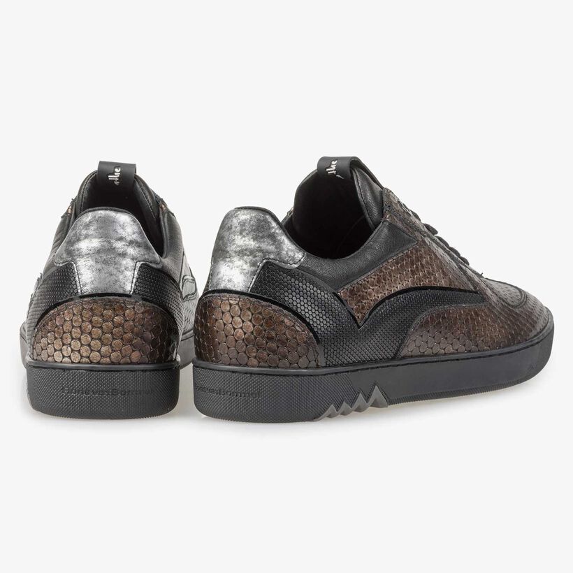 Brown leather sneaker with metallic print