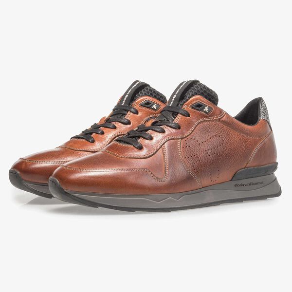 Cognacfarbener Kalbsleder-Sneaker