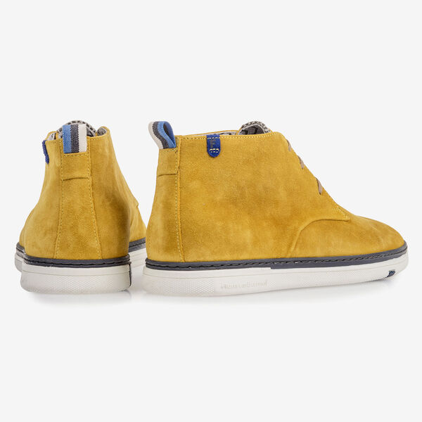 Gelber Wildleder-Schn&uuml;rstiefel