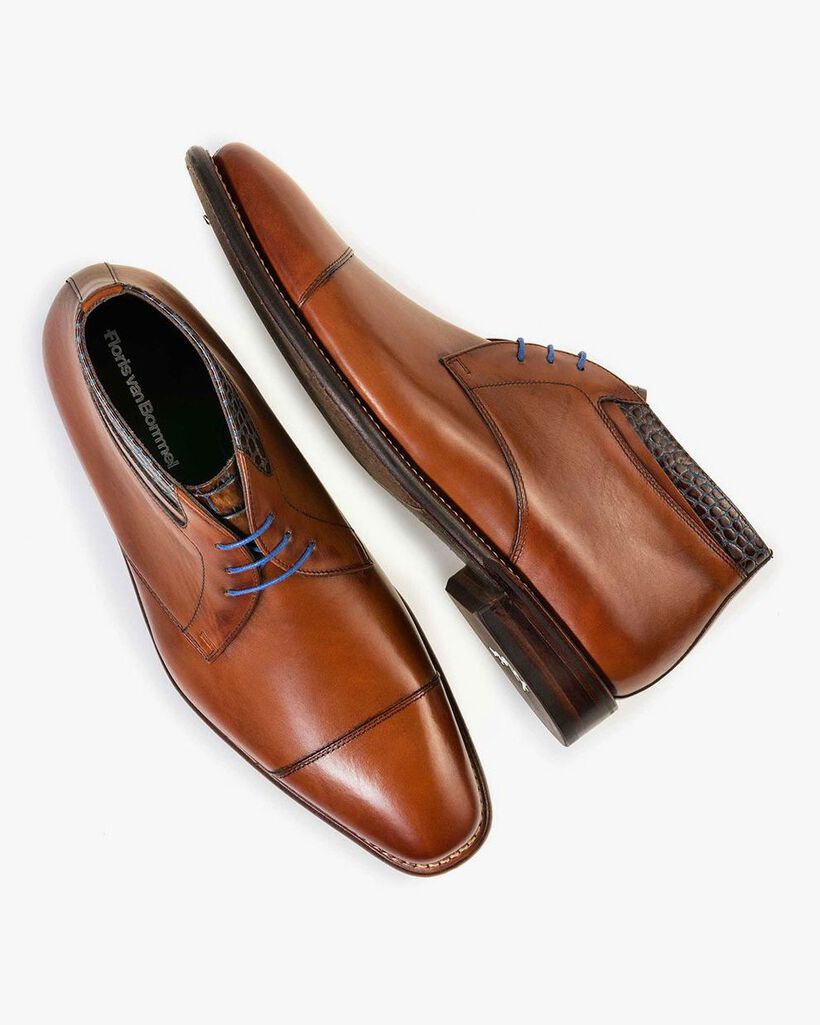 Brauner halbhoher Leder Schn&uuml;rstiefel