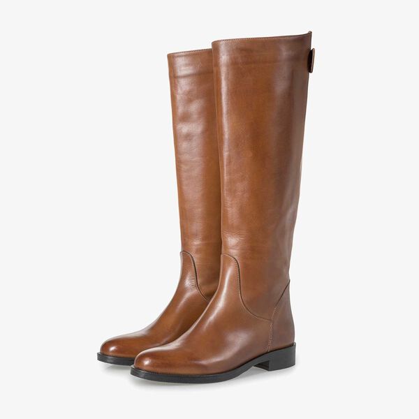 Hoher cognacfarbener Kalbsleder-Stiefel