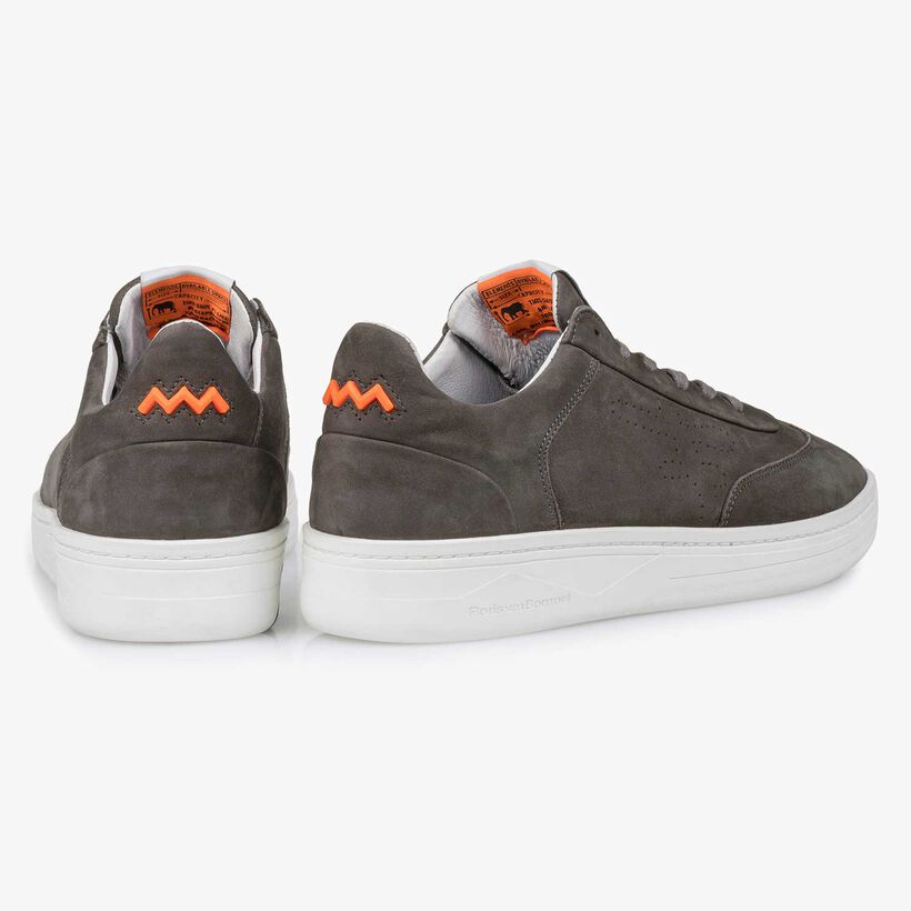 Dunkelgrauer Nubukleder-Sneaker