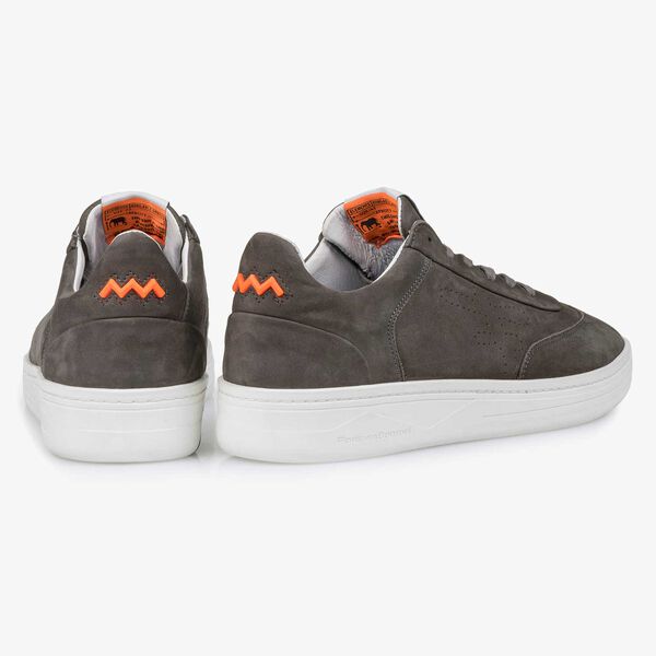 Dunkelgrauer Nubukleder-Sneaker