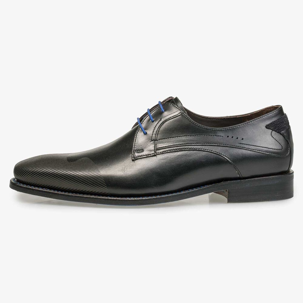 Schwarzer Schn&uuml;rschuh mit Laserprint