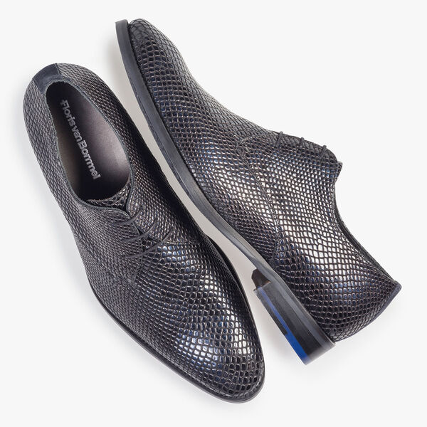 Blue printed patent leather lace shoe