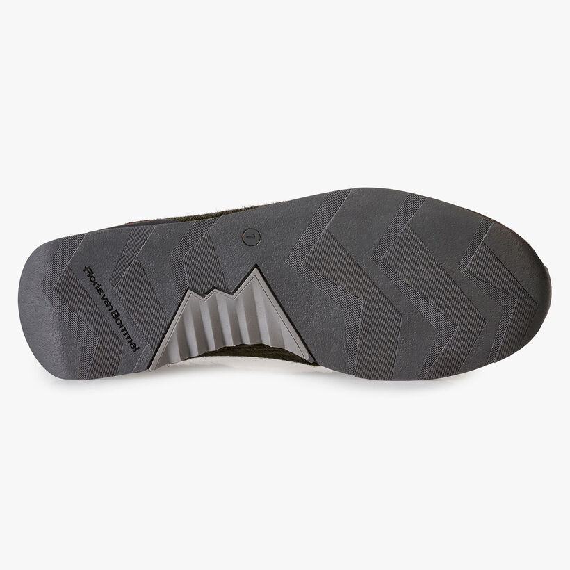 Roter Wildleder-Sneaker