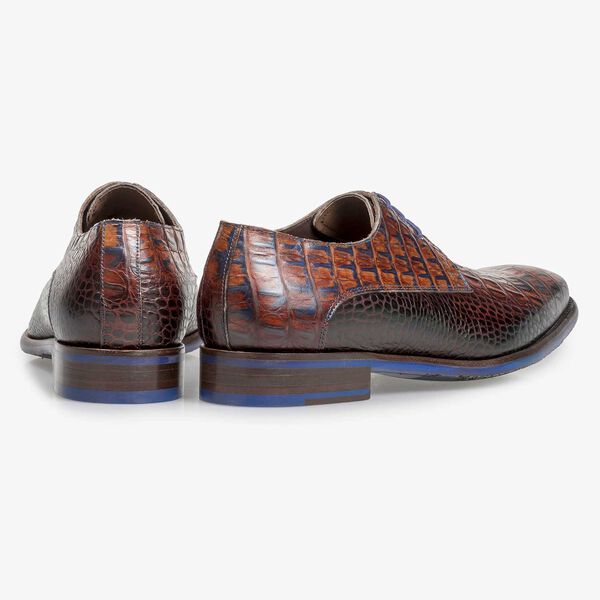 Cognacfarbener Leder-Schn&uuml;rschuh mit Krokoprint
