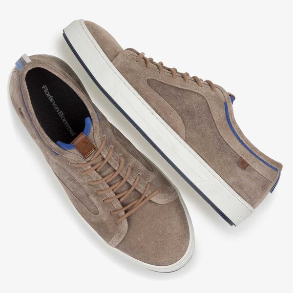 Taupefarbener Sneaker aus gewaschenem Wildleder