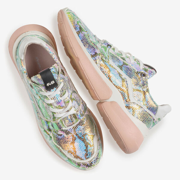 Sneaker mit gr&uuml;n-goldenem Metallic-Print